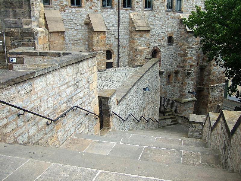 2009-08- (345).JPG - Vom Domhügel nun wieder abwärts ...